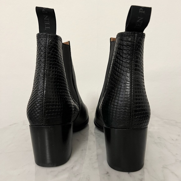 Ten Points Jonna Chelsea Boots - Black, size 6 - Picture 2 of 4